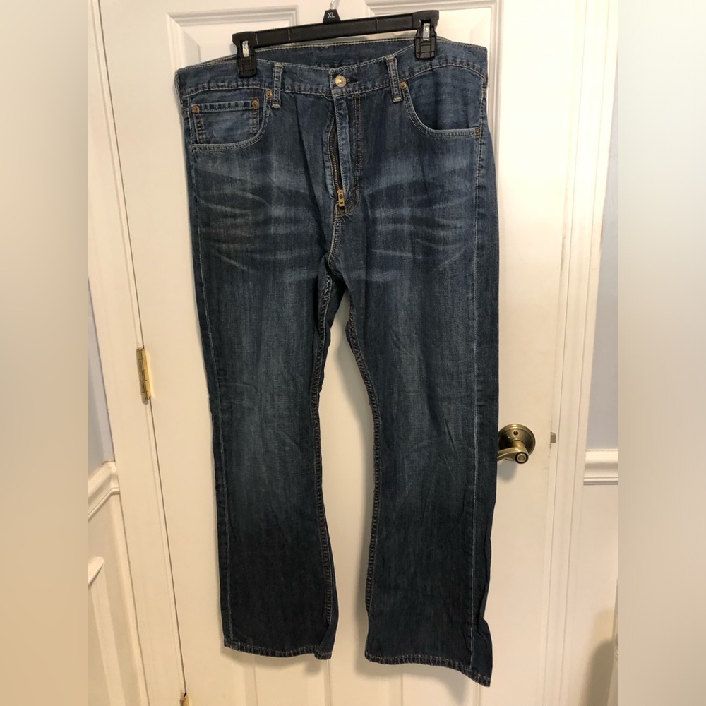 Levi’s men’s 527 jeans. Size 38x30. Boot cut
No rips/fraying. Excellent cond